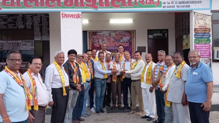 सवामनी व तुड़ी हेतु गौशाला में दान